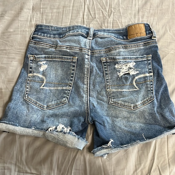 AEO midi medium wash distressed jean shorts - Picture 3 of 4